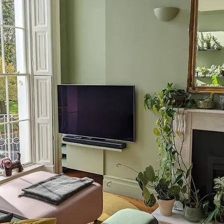 2 Bedrooms Georgian In The Heart Of The