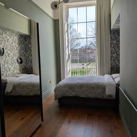 2 Bedrooms Georgian In The Heart Of The *