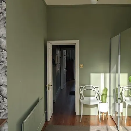 2 Bedrooms Georgian In The Heart Of The 公寓 *