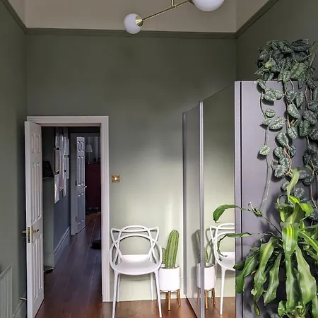 2 Bedrooms Georgian In The Heart Of The