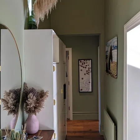 2 Bedrooms Georgian In The Heart Of The
