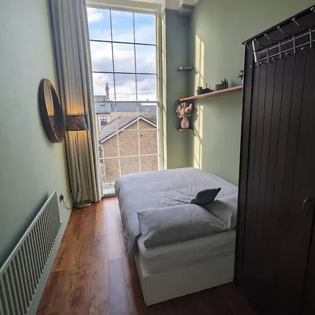 2 Bedrooms Georgian In The Heart Of The 公寓 *