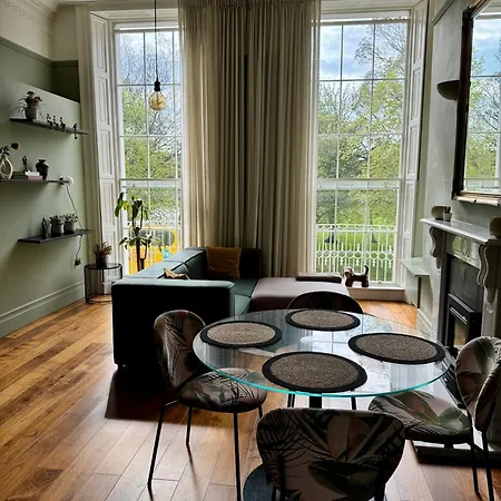 2 Bedrooms Georgian In The Heart Of The *