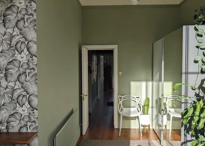 2 Bedrooms Georgian In The Hearth Of The 아파트 *