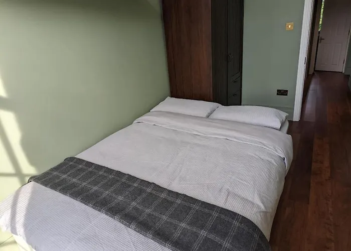 2 Bedrooms Georgian In The Hearth Of The 아파트