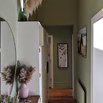 2 Bedrooms Georgian In The Heart Of The