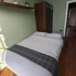2 Bedrooms Georgian In The Heart Of The דירה